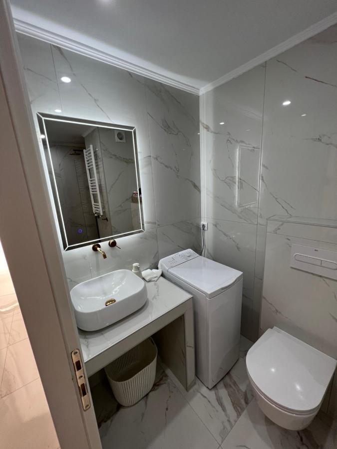 Modern 1-Bedroom Apartment In The City Center Солун Екстериор снимка